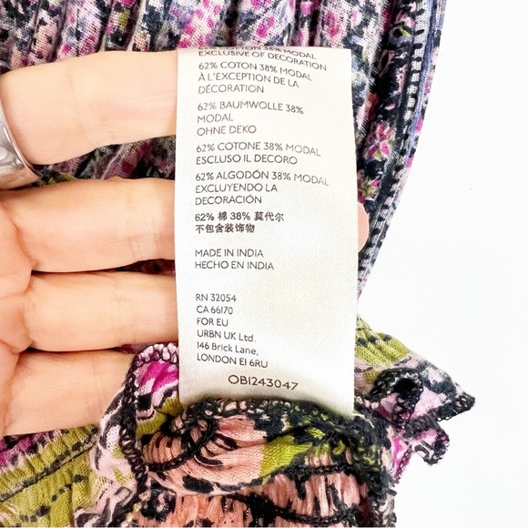 FREE PEOPLE PINK PURPLE BOHO SHORT SLEEVE DEEP V-NECK SMOCKED CROP SHIRT SMALL - Picture 5 of 9